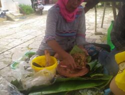 20 Tahun Jual Pecel, Satna Umroh dan Tanggung Keluarga
