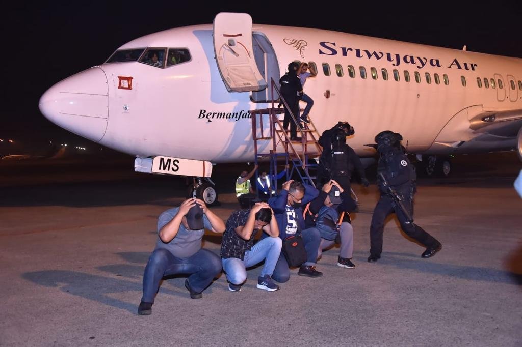 Satuan Penanggulangan Teror TNI Lumpuhkan 15 Teroris di Bandara Soetta