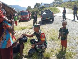 Babinsa Koramil 1714-02/Ilu Sosialisasi dan Bagikan Sembako