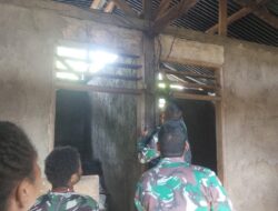 Satgas Yonif 126/KC Perbaiki Instalasi Listrik untuk Warga Papua
