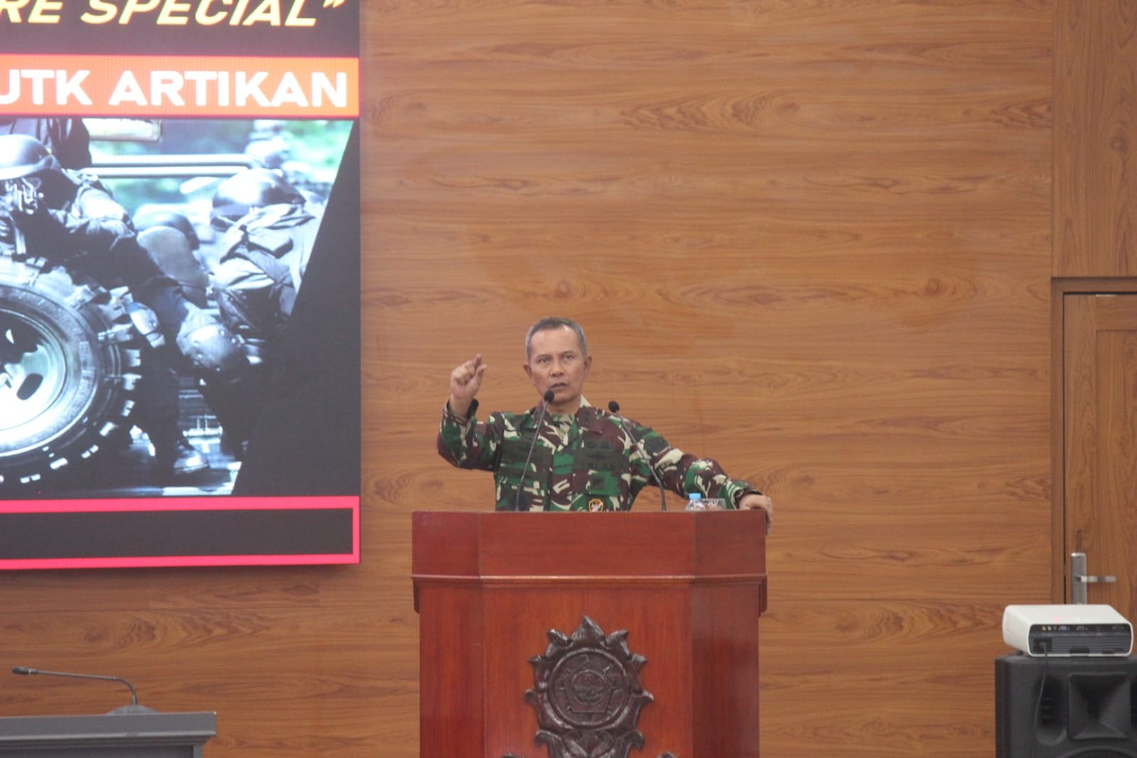 Dankoopssus TNI Beri Pembekalan Aplikatif Dukungan Pasukan Khusus ke Pasis Sesko