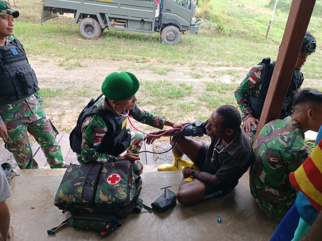 Tanggapi Keluhan Warga Perbatasan Papua, Satgas Pamtas Yonif 126/KC Layani Pengobatan Door to Door