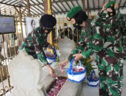 Wanita TNI Ziarah ke Makam Pahlawan Nasional