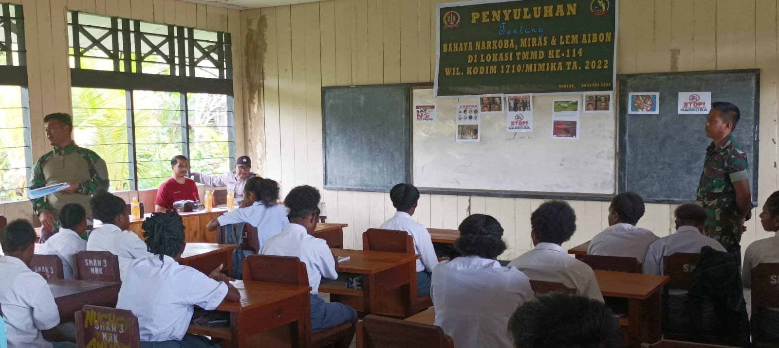 Peduli Generasi Penerus, Satgas TMMD-114 Sosialisasi Bahaya Narkoba Miras dan Lem Aibon kepada Pelajar