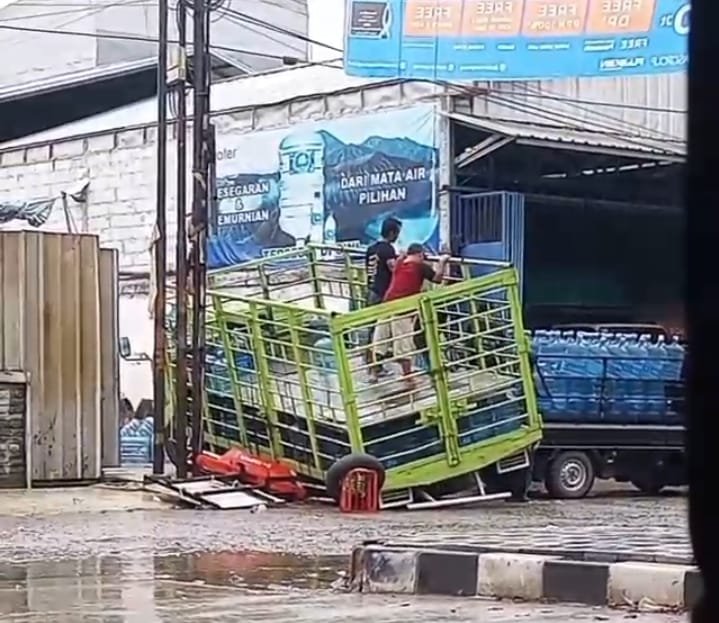 Pipa Perumda Tirta Benteng Diduga Asal Jadi, Anggaran Besar Tapi Jalan Amblas