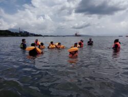 Puluhan Personel Bakamla RI Bertahan di Laut Hanya dengan Pelampung