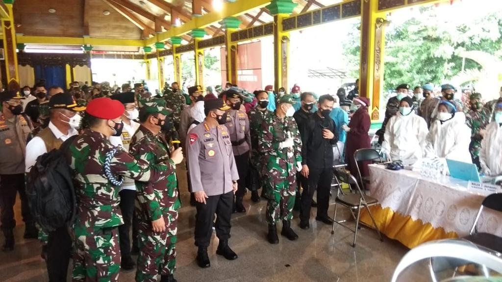 Panglima TNI Tinjau Vaksinasi Covid-19 Massal di Bangkalan