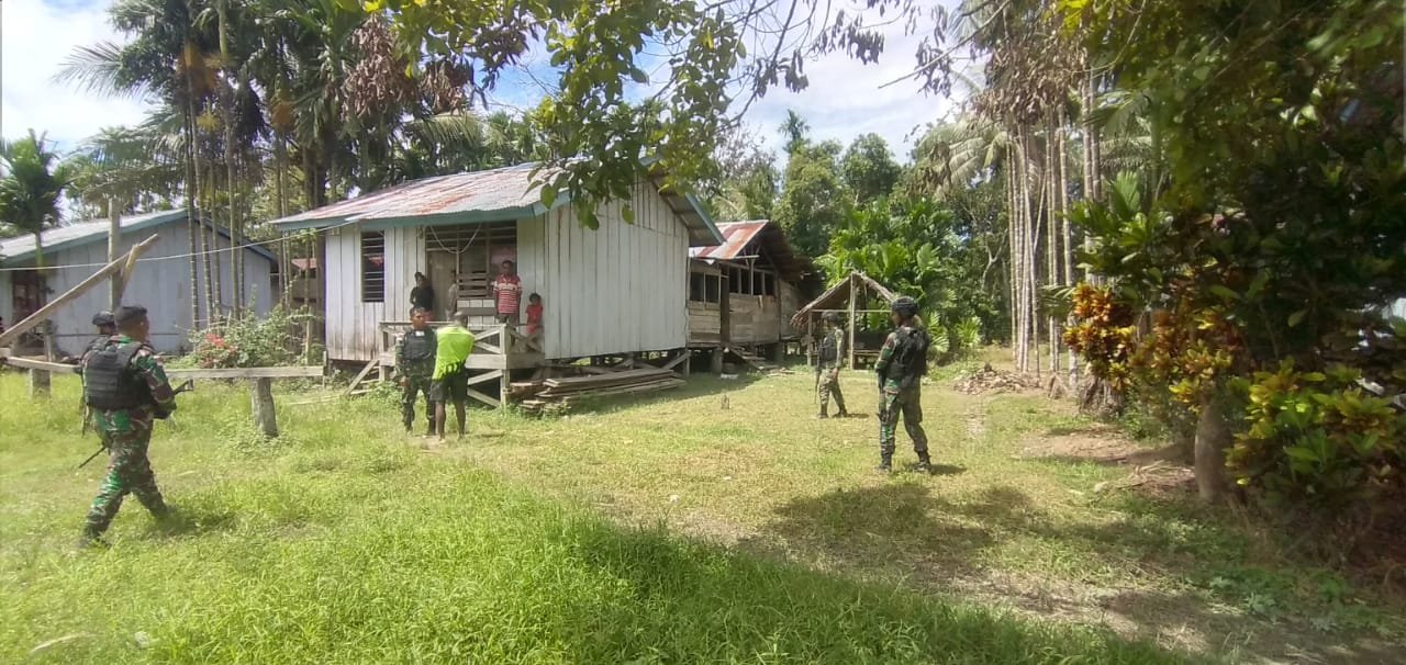 Satgas Pamtas Yonif 126/KC Bangun Kedamaian dan Hubungan Baik dengan Warga