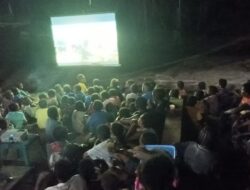 Satgas TMMD Mimika Rayakan Nonton Bareng Bersama Warga