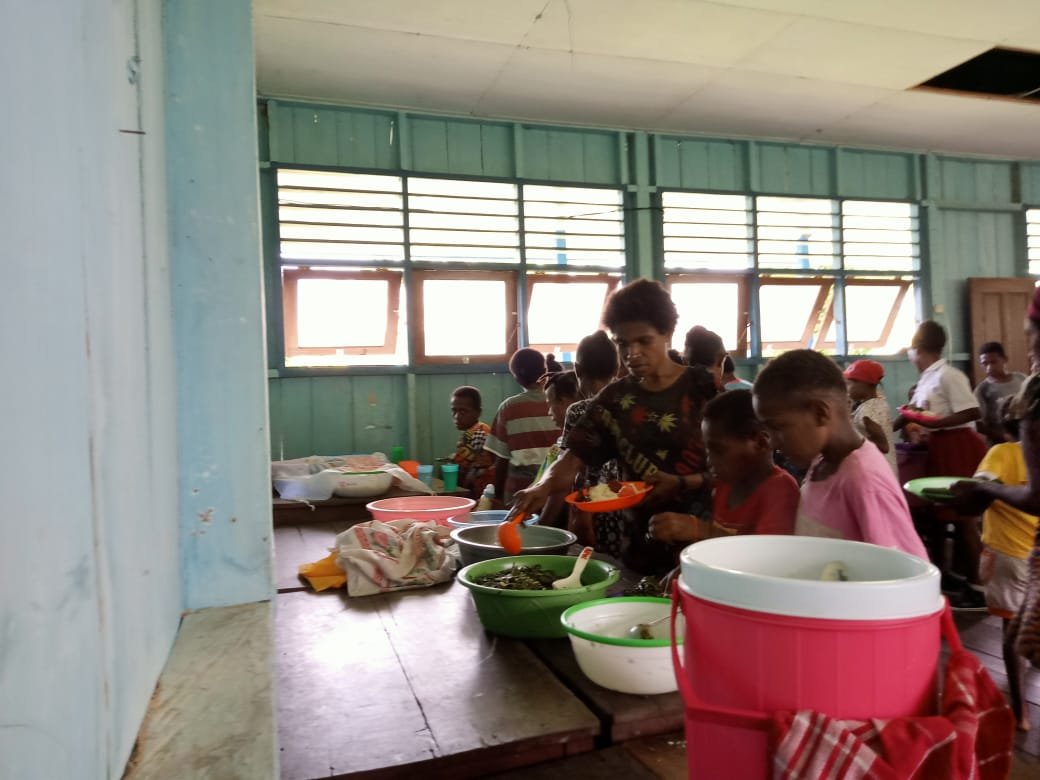 Yonif 126/Kala Cakti Gelar Makan Bersama dengan Warga Perbatasan