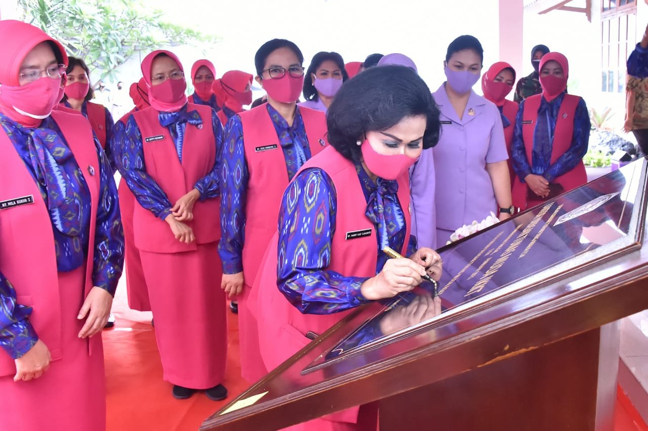 Ketua Umum IKKT Resmikan Kantor Yayasan Tunas Muda