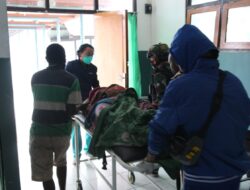 Satgas Kodim 613/Rja Evakuasi Ibu Melahirkan di Kampung Pagaleme Puncak Jaya