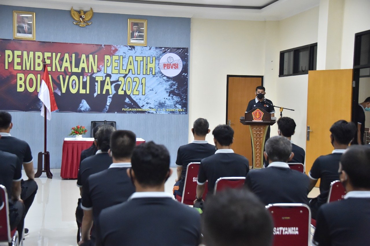 Kepala Jaspermildas TNI Beri Pengarahan Akhir ke Pelatih Bola Voli