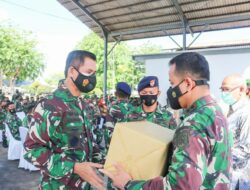 Kogabwilhan I Bagikan Masker dan Buku Pedoman HAM untuk Prajurit TNI di Tanjung Uban