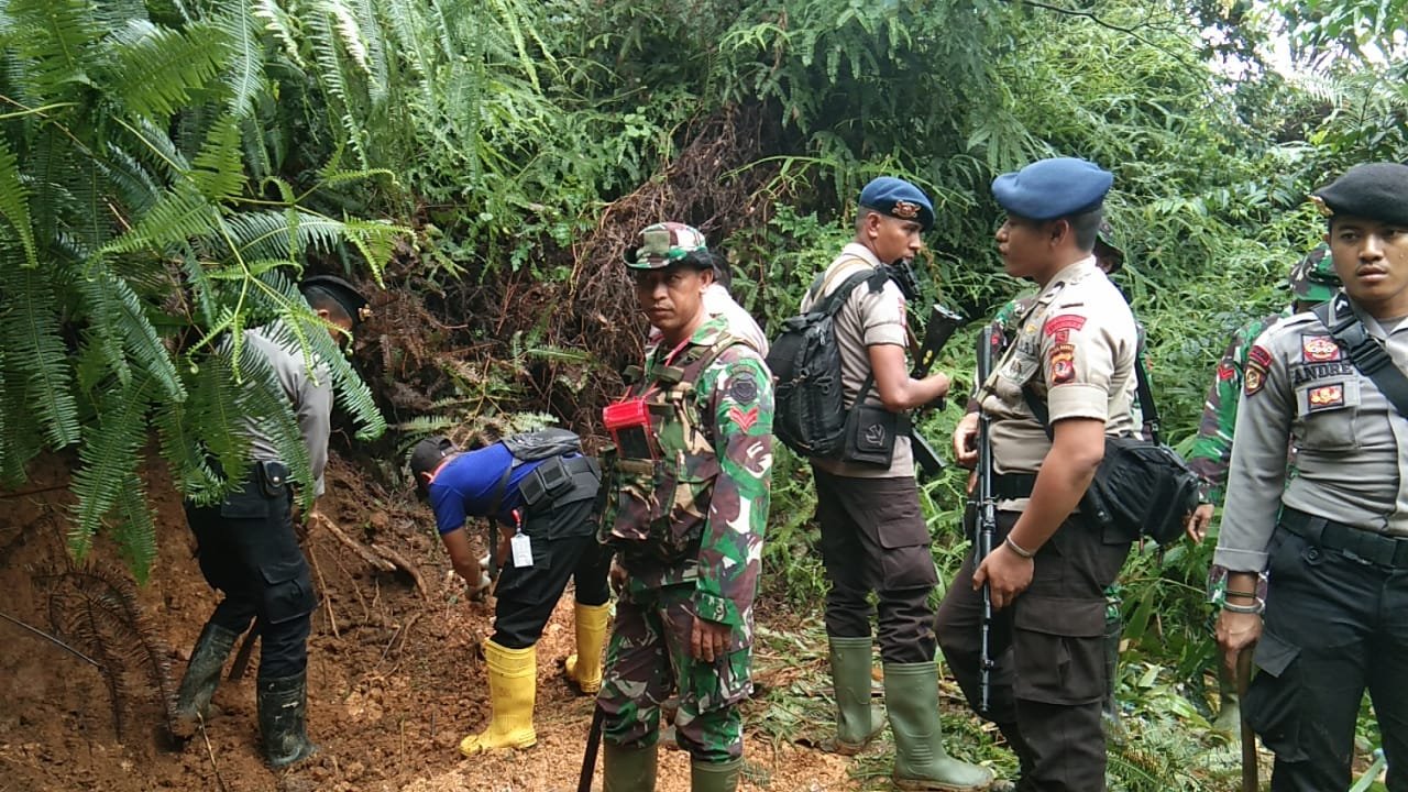 Brimob Jabar Amankan Penutupan Tambang Emas Ilegal di Bogor