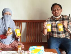 Mahasiswa Sosialisasikan QRIS kepada Masyarakat di Tengah Pandemi