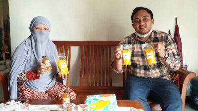 Mahasiswa Sosialisasikan QRIS kepada Masyarakat di Tengah Pandemi