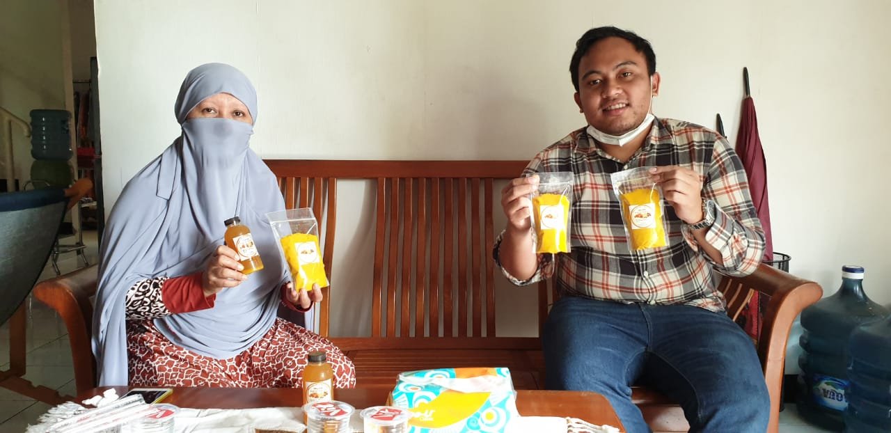 Mahasiswa Sosialisasikan QRIS kepada Masyarakat di Tengah Pandemi