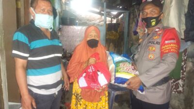 Mensos RI Serahkan Bansos Jurnalis untuk Warga Terdampak Covid-19