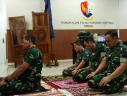 Panglima TNI Pimpin Shalat Sebelum Evaluasi Operasi SAR Pilot Susi Air