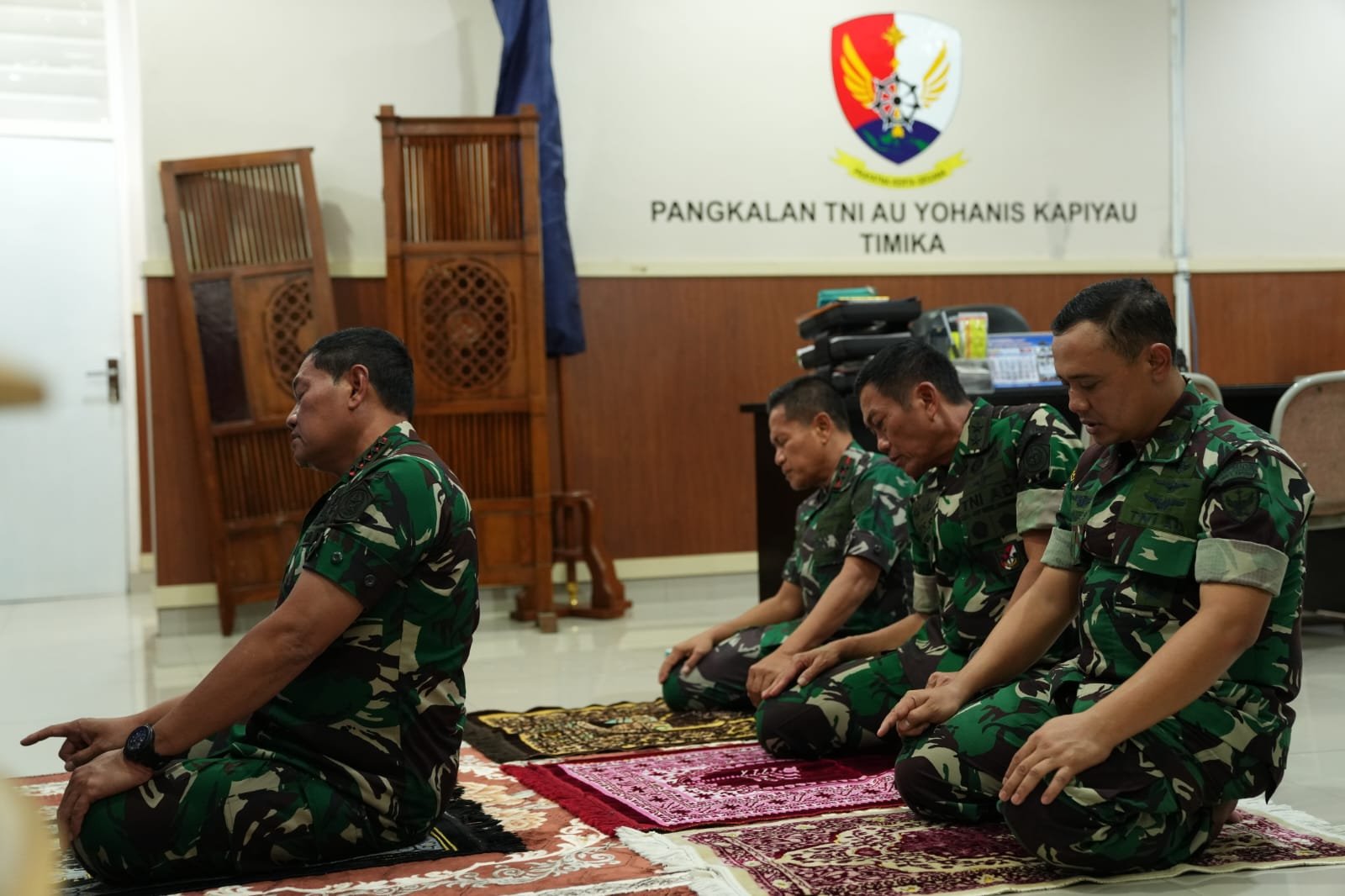 Panglima TNI Pimpin Shalat Sebelum Evaluasi Operasi SAR Pilot Susi Air