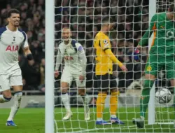 Tottenham kalahkan Dortmund 10 pemain, hampir lolos 16 besar Liga Champions