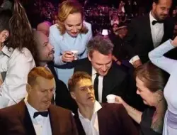 Vokalis Lucie Viktor Dyk menikah diam-diam, bulan madu di surga eksotis