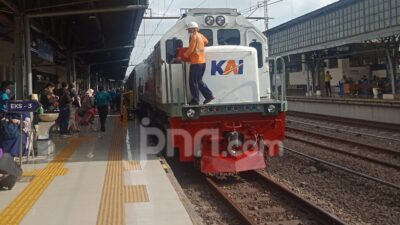 KAI Jelaskan Alasan Kereta Tiba-tiba Berhenti di Tengah Jalur