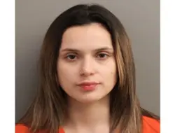 Wanita 24 Tahun Tudingan Pelecehan, Lempar Piring 25 Pon ke Rival Cintanya