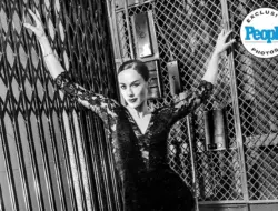 Whitney Leavitt Bintangi Roxie Hart di Broadway Chicago