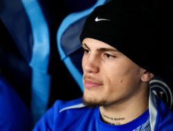 Alejandro Garnacho menghabiskan total £50 juta untuk menjual Manchester United, kalah setengah pertandingan oleh Hook.