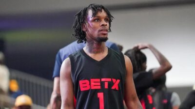 Bintang musik Tutsi meninggalkan tim sepak bola City setelah berdebat dengan pelatih