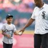 Frank Thomas, legenda White Sox, merasa tidak nyaman dengan gambar bulan sejarah kulit hitam yang ditinggalkan tim