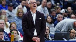 Dan Hurley melakukan penggalian yang tidak terlalu halus terhadap Charles Bediako dari Alabama saat kualifikasi NCAA bergeser.