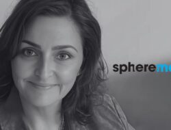 Moira Ross dan Sphere Media dari K-Popped merupakan pusat format di Amerika Serikat dan Inggris