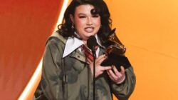 Pengamat mengenang bom besar Lola Young saat siaran televisi Grammy 2026