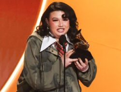 Pengamat mengenang bom besar Lola Young saat siaran televisi Grammy 2026