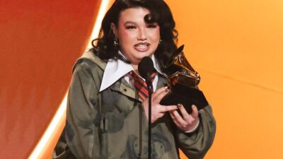 Pengamat mengenang bom besar Lola Young saat siaran televisi Grammy 2026