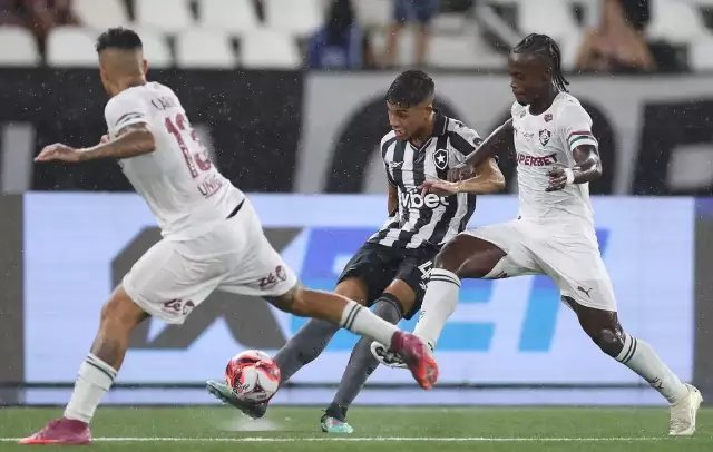 Fluminense mengalahkan Botafogo di Karioca dengan gol John Kennedy