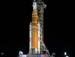 Saat ini, tonton NASA menyediakan bahan bakar untuk uji coba pra-peluncuran utama roket bulan Artemis pada bulan Februari.