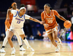 Madison Booker mencetak 24 poin dan Texas yang berada di posisi keempat mengalahkan Florida 88-68 atas Shaq.