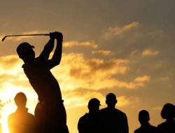 Pembalap profesional US Tour yang terganggu oleh Jones Jones, meremehkan pentingnya golf