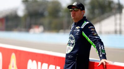 Sementara itu, Fox Analyst telah meninggalkan karirnya di NASCAR untuk memperebutkan Ken Bushi, meskipun dia telah mengelola Chad Childress di menit terakhir.