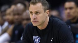 Sumber: Jon Scheier, warga Chicago, menunjukkan minat bersama terhadap pekerjaan di luar Duke University