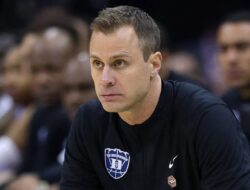 Sumber: Jon Scheier, warga Chicago, menunjukkan minat bersama terhadap pekerjaan di luar Duke University