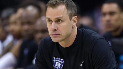 Sumber: Jon Scheier, warga Chicago, menunjukkan minat bersama terhadap pekerjaan di luar Duke University