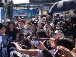 Saat ini, banyak pemain yang bermain di Liga Primer Jepang, seperti Genghis Khan, yang bermain untuk Jepang di Liga Premier.