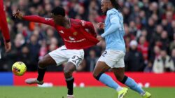 Michael Karrick mengirim pesan ke Ruben Amorín untuk mengungkapkan bahwa Kobe Maynow telah jatuh.