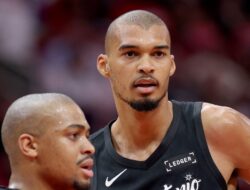 Pesawat Victor Wembanyama terpaksa mendarat secara darurat, yang menjadi panik bagi atlet tenis bintang ini.