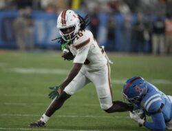 Setelah keluarga memberitahunya tentang rumor OSU, Malachi Toney mendapat dukungan dari penggemar 19K Miami.